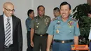 Citizen6, Jakarta: Panglima TNI Laksamana TNI Agus Suhartono menerima Dubes Singapura, H,E, Mr. Anil Kumar Nayar di Mabes TNI Cilangkap, Jakarta, Jumat (21/9). (Pengirim: Badarudin Bakri).
