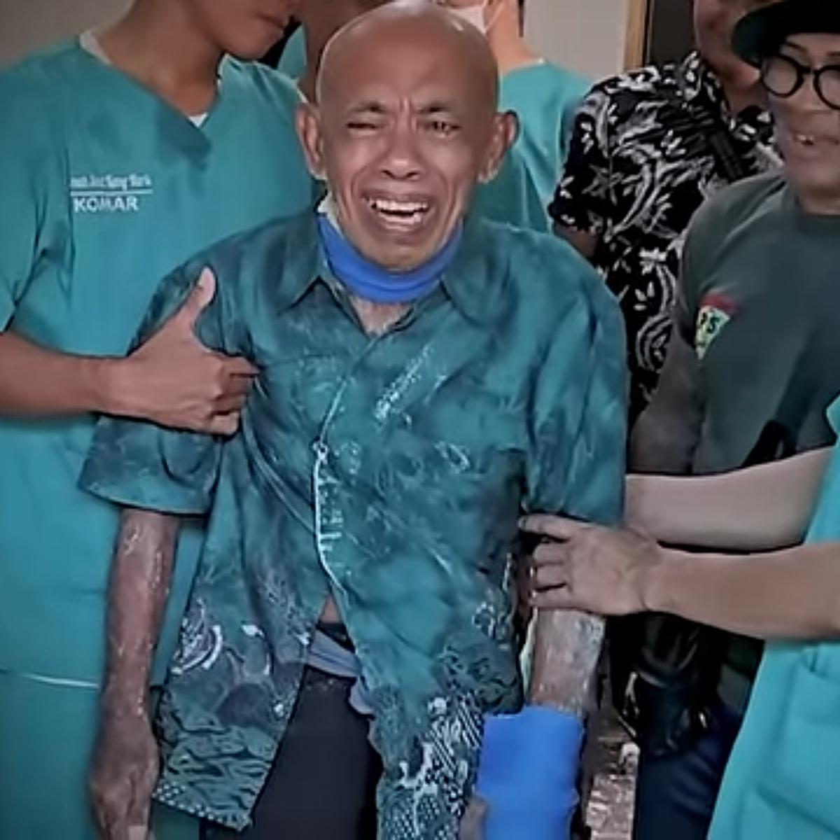 Alhamdulillah, Kondisi Pak Tarno Sudah Bisa Tersenyum dan Berjalan Naik Tangga