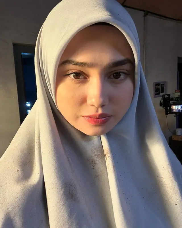 Perankan wanita berhijab di sinetron, 7 gaya hijab Syifa Hadju ini simpel tapi tetap stylish 