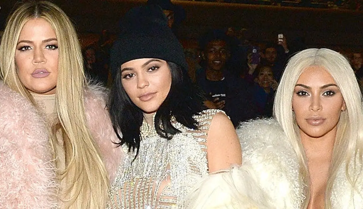 Bayangkan, dalam waktu 4 bulan, Kim Kardasian, Kylie Jenner dan Khloe Kardashian miliki anak. (In Touch Weekly)