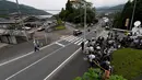 Awak media berdatangan ke lokasi serangan penusukan sarana difabel Tsuki Yamayuri-en di Sagamihara, barat Tokyo, Selasa (26/7). 19 orang tewas dalam serangan yang dilakukan seorang pria dengan menggunakan pisau. (Toshifumi Kitamura/AFP)