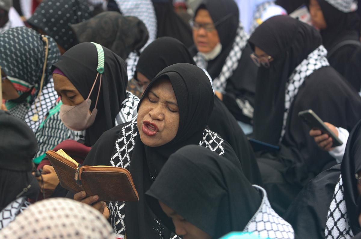 Massa bela Palestina gelar aksi di depan Kedubes Amerika Serikat