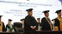 Menteri BUMN Erick Thohir mendapatkan gelar Doktor Kehormatan (Honoris Causa) Bidang Manajemen Strategis dari Universitas Brawijaya.