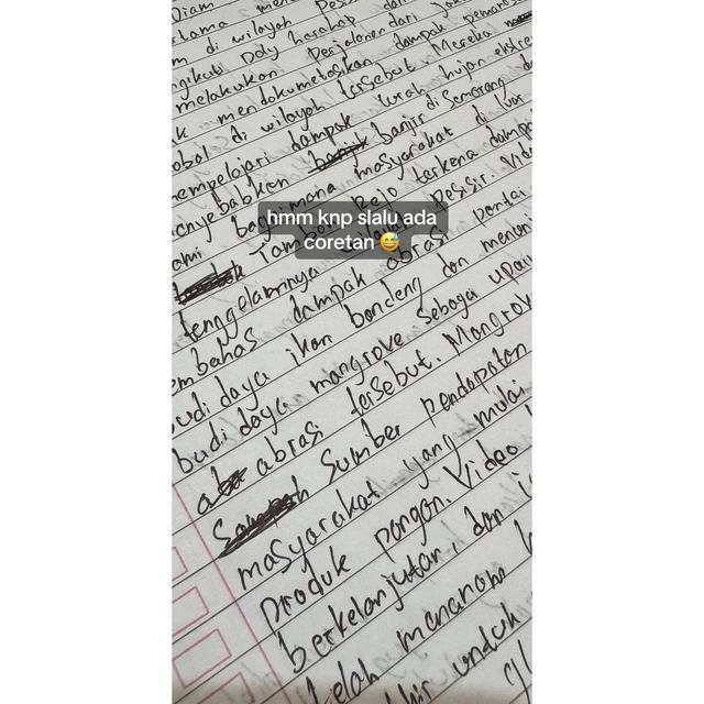 Guru Ini Bagikan Macam-macam Tulisan Tangan Muridnya, 6 Potretnya Unik Banget