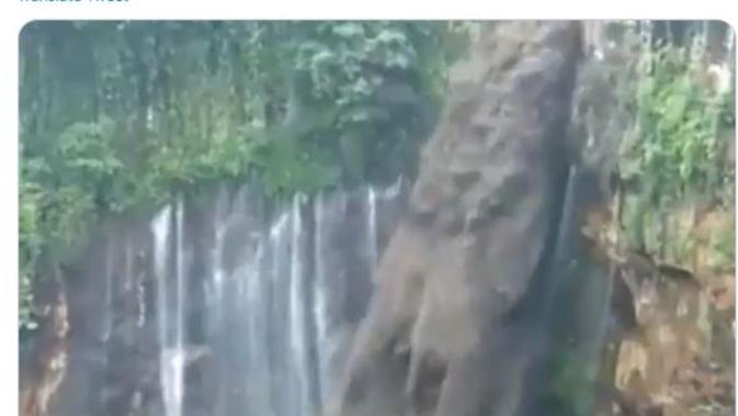 Beredar Video Air Terjun Tumpak Sewu Diterjang Lahar Dingin Gunung Semeru . (dok.Twitter @giewahyudi/https://twitter.com/giewahyudi/status/1349567781608407041/Henry)