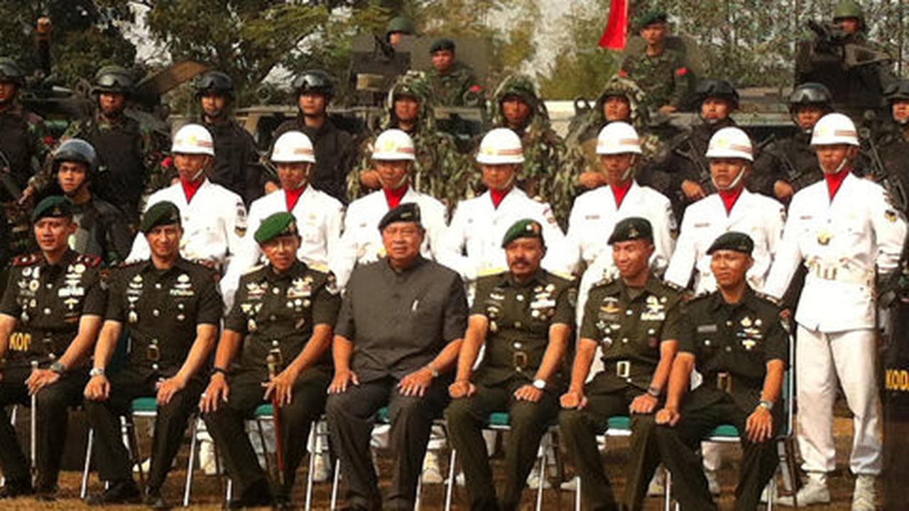 Berbaret hijau, SBY hadiri sertijab Agus jadi Danyon Arya Kamuning