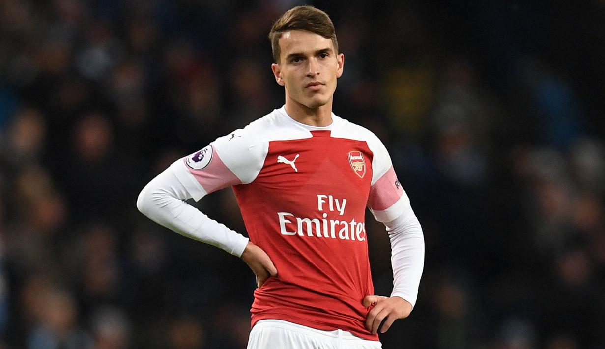 Gelandang Arsenal, Denis Suarez saat menghadapi Manchester City pada laga Liga Inggris 2018/2019 di Etihad Stadium, Manchester (3/2/2019). Denis Suarez yang baru saja bergabung dengan Villareal pada awal musim 2023/2024 usai meninggalkan Celta Vigo dengan status bebas transfer tercatat pernah membela Arsenal selama setengah musim pada paruh musim 2018/2019 berstatus pinjaman dari Barcelona. Ia hanya tampil dalam 4 laga di Liga Inggris. (AFP/Paul Ellis)