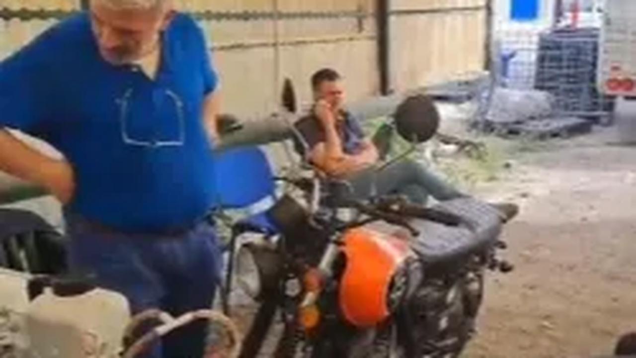 Video saat Aryanto Misel membuktikan ciptaannya Nikuba di Italia menjadi sorotan publik Tanah Air.
