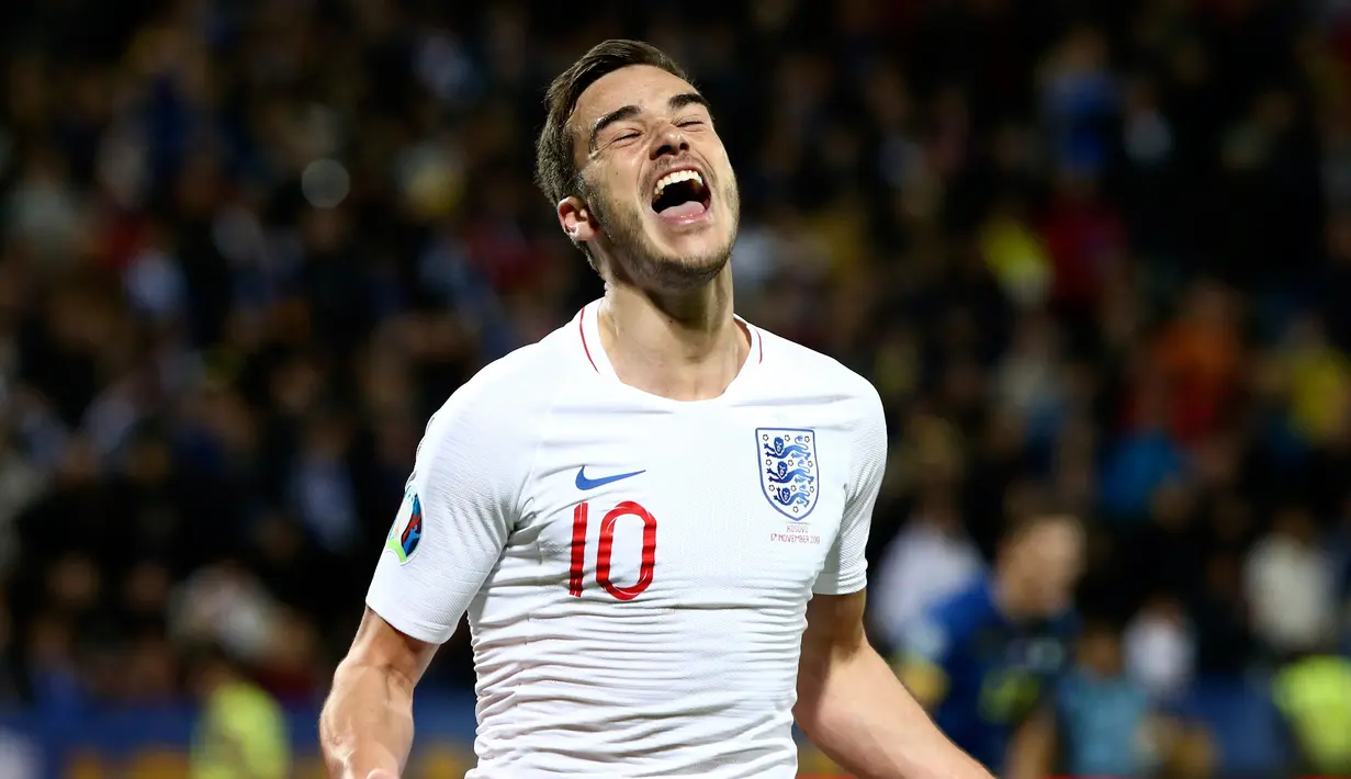 Gelandang Timnas Inggris, Harry Winks, berselebrasi setelah mencetak gol ke gawang Timnas Kosovo pada laga Grup A kualifikasi Piala Eropa 2020 di Fadil Vokrri Stadium, Minggu (17/11/2019).  Timnas Inggris mampu meraih kemenangan telak 4-0 atas timnas Kosovo. (AP/Boris Grdanoski)