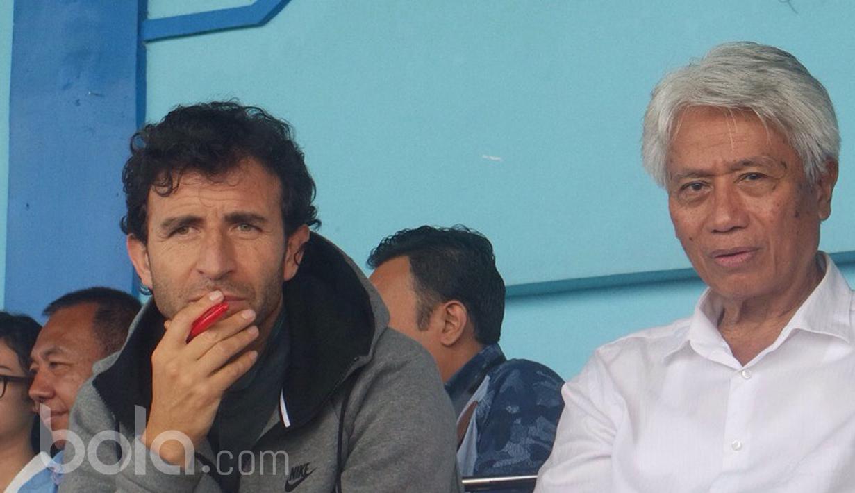 Usai melihat para pemain muda yang tampil Luis Milla mengaku masih membutuhkan waktu untuk mencermati benar-benar kualitas pemain yang dipantaunya. (Bola.com/Benediktus Gerendo Pradigdo)