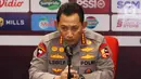 Kapolri Jendral Listyo Sigit Prabowo memberikan konferensi pers tentang penegakan hukum match fixing di Media Center Stadion Utama Gelora Bung Karno Jakarta, Minggu (19/2/2023). Dalam kesempatan itu, Erick bertemu Kapolri Listyo Sigit Prabowo untuk segera menyusun langkah tegas dalam misi menyeret mafia ke jalur hukum. Erick menegaskan, dari otak hingga pembantu aktor mafia sepakbola akan diproses tegas. Selain pidana, ancaman larangan berkecimpung di sepakbola seumur hidup akan dijatuhkan PSSI. (Liputan6.com/Herman Zakharia)