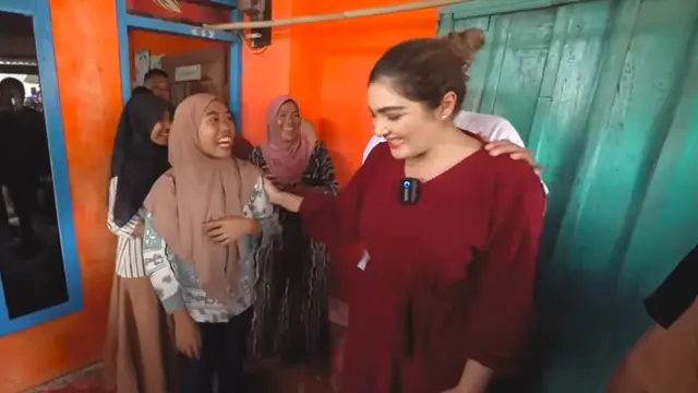 Ashanty dan Anang sambangi rumah mantan asistennya (YouTube/The Hermansyah A6)