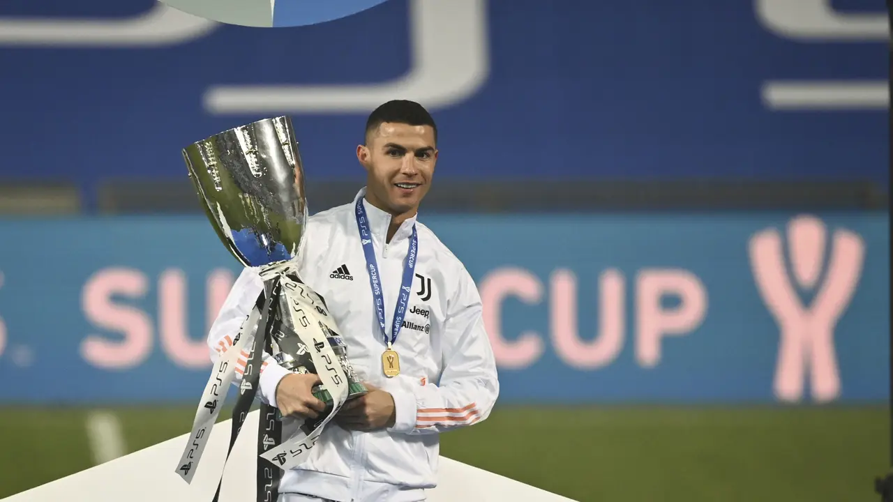 Euforia Pemain Juventus Juara Piala Super Italia