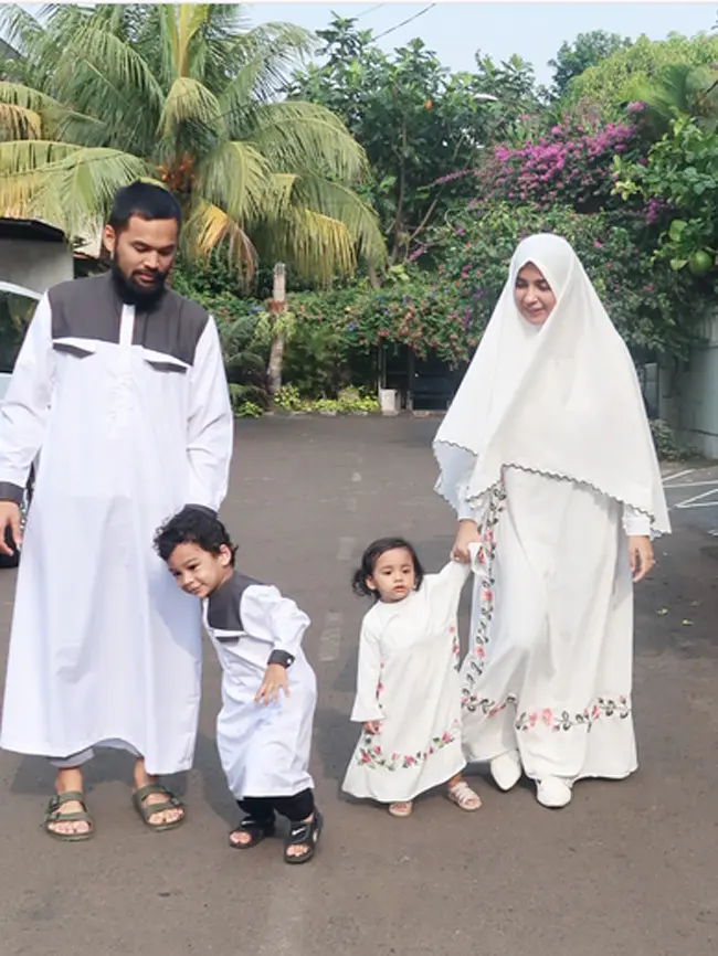 Pernikahannya Teuku Wisnu dengan Shireen Sungkar sudah dikaruniai dua orang anak yaitu Teuku Adam Al Fatih (3), dan Cut Hawwa Medina Al Fatih (1). Pasangan yang menikah sejak 17 November 2013 ini sedang menanti anak ketiganya. (Instagram/shireensungkar)