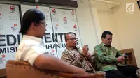Anggota Komisioner KPU RI Hasyim Asy'ari (tengah) memberikan penjelasan saat menjadi pembincara dalam diskusi di Komisi Pemilihan Umum (KPU), Jakarta, Selasa (3/10). (Liputan6.com/Faizal Fanani)