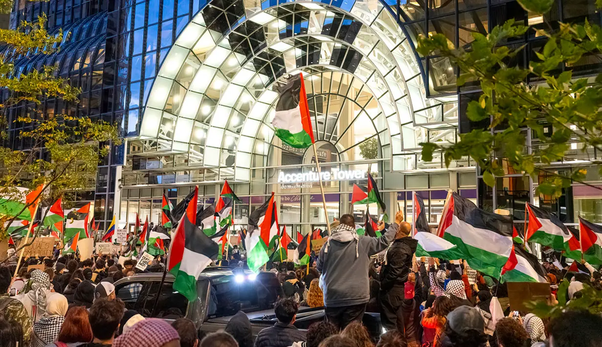 Mereka mengatakan mereka merencanakan demonstrasi lebih lanjut di Chicago. (Tyler Pasciak LaRiviere/Chicago Sun-Times via AP)