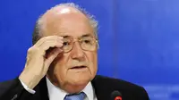 FIFA President Swiss Sepp Blatter attends a news conference after a hearing by the European Parliament Committee on educatation and culture in Brussels, on October 06, 2008. AFP PHOTO/JOHN THYS 
