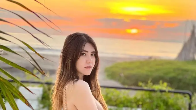 Curhatnya Jadi Perbincangan, Intip 6 Gaya Fashion Terkini Pilihan Via Vallen