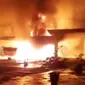 Truk BBM milik PT Pertamina (Persero) terbakar hebat di SPBU di wilayah Gandongan, Kabupaten Bogor. Kebakaran itu terjadi pada Senin, 11 Maret 2024, pagi. (dok: Istimewa)