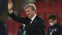 Roy Hodgson. Pelatih asal Inggris yang baru ditunjuk Watford menggantikan Claudio Ranieri ini segera memperbarui rekor sebagai pelatih tertua di Liga Inggris yang masih dipegangnya. Terakhir, ia membesut Crystal Palace saat berusia 73 tahun dan 287 hari (23/5/2021). (AP/Pool/Facundo Arrizabalaga)
