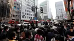Mobil pemadam kebakaran terlihat di depan sebuah gedung, tempat kebakaran terjadi di Osaka (17/12/2021). Puluhan orang dikhawatirkan tewas setelah kebakaran di sebuah gedung komersial di Jepang barat. (AFP/STR/Jiji Pers)