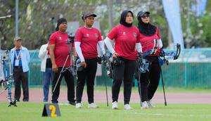 Tim Panahan Putri akhirnya berhasil mengakhiri perlombaan dengan skor 228-227. Hal tersebut membuat Ratih Zilizati Fadhly dkk sukses menyabet medali emas SEA Games 2025 nomor Compound. (Bola.com/Bagaskara Lazuardi)