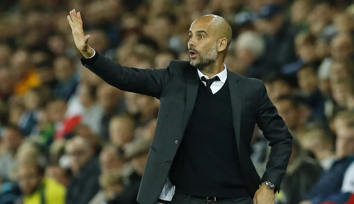 Pelatih Manchester City, Pep Guardiola saat memimpin timnya melawan Swansea City pada laga Piala Liga Inggris di Liberty Stadium, Kamis (22/9/2016) dini hari WIB.  (Action Images via Reuters/Andrew Boyers)