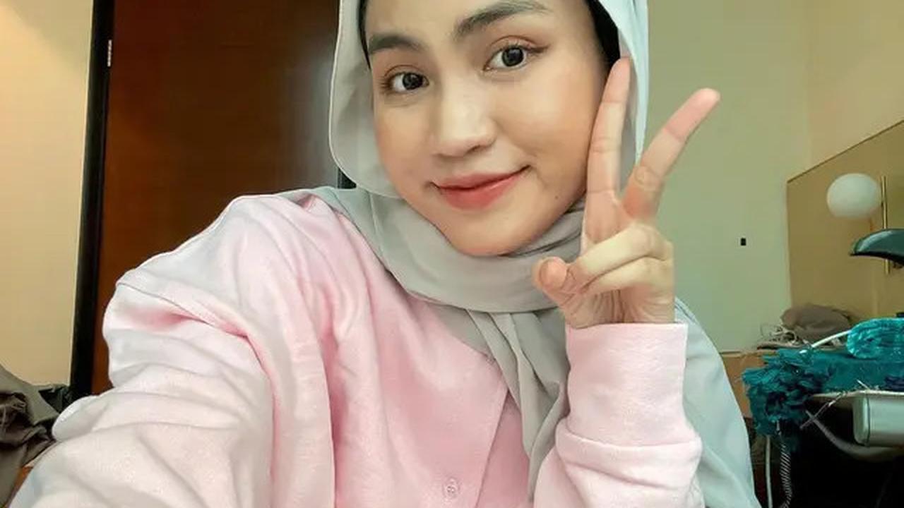 8 Inspirasi Outfit Kuliah ala Xaviera Putri yang Menarik Perhatian