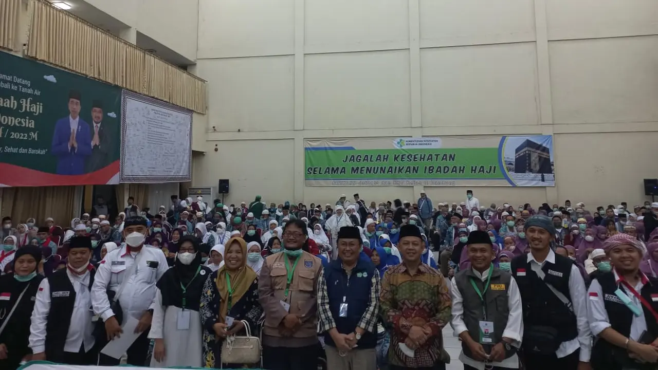 Rombongan terakhir kloter 41 yang membawa 59 jemaah haji plus pendamping dan petugas kesehatan, telah kembali dengan selamat. (Liputan6.com/Jayadi Supriadin)