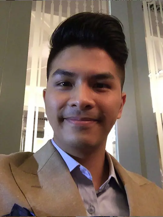 "Minutes before our event!! Fiuh!! Please pray for us!!" tulis Glenn dalam akun instagramnya @glennalinskie. (Photo : Instagram)