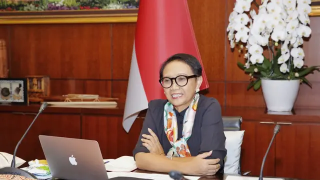 Menlu Retno Marsudi dalam Ministerial Coordination Group on COVID-19 (MCGC).