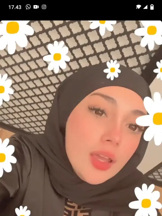 Celine Evangelista kembali tampil memakai hijab (Foto: Instagram @celine_evangelista)