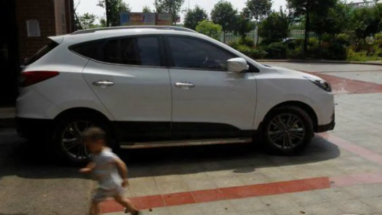 Ditinggal di Dalam Mobil, Bocah Empat Tahun Tewas