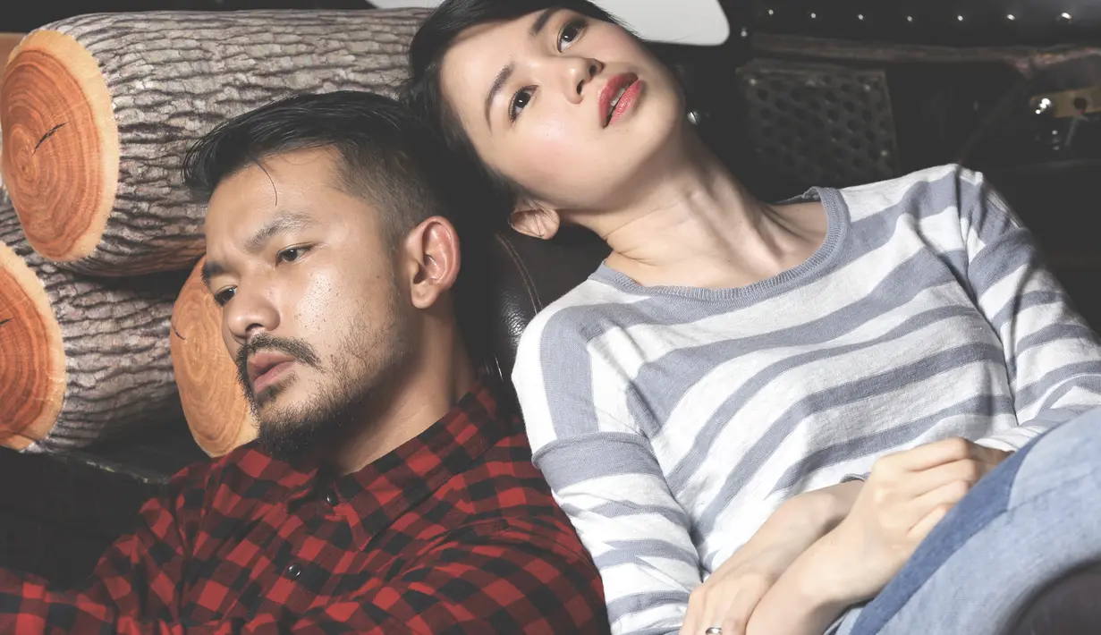 Rio Dewanto dan Laura terkadang masih terbawa suasana di dalam film yang mereka bintangi. (Foto: Galih W.Satria/bintang.com)