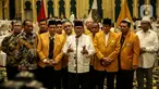 Ketum Partai Hati Nurani Rakyat Oesman Sapta Odang bersama seluruh Petinggi Partai Hanura memberikan keterangan pers di Jakarta, Sabtu (22/4/2022). (Liputan6.com/Johan Tallo)