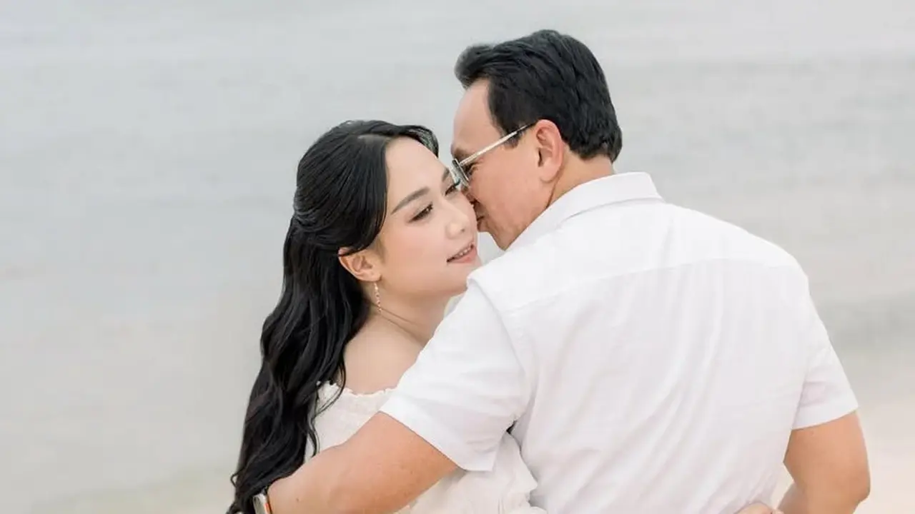 Puput Nastiti Devi Istri Ahok hamil anak ke-3. [@btpnd]