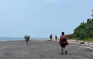 Tim SAR Jalan Kaki Sisir Pulau dan Pesisir Cari Jurnalis Hilang