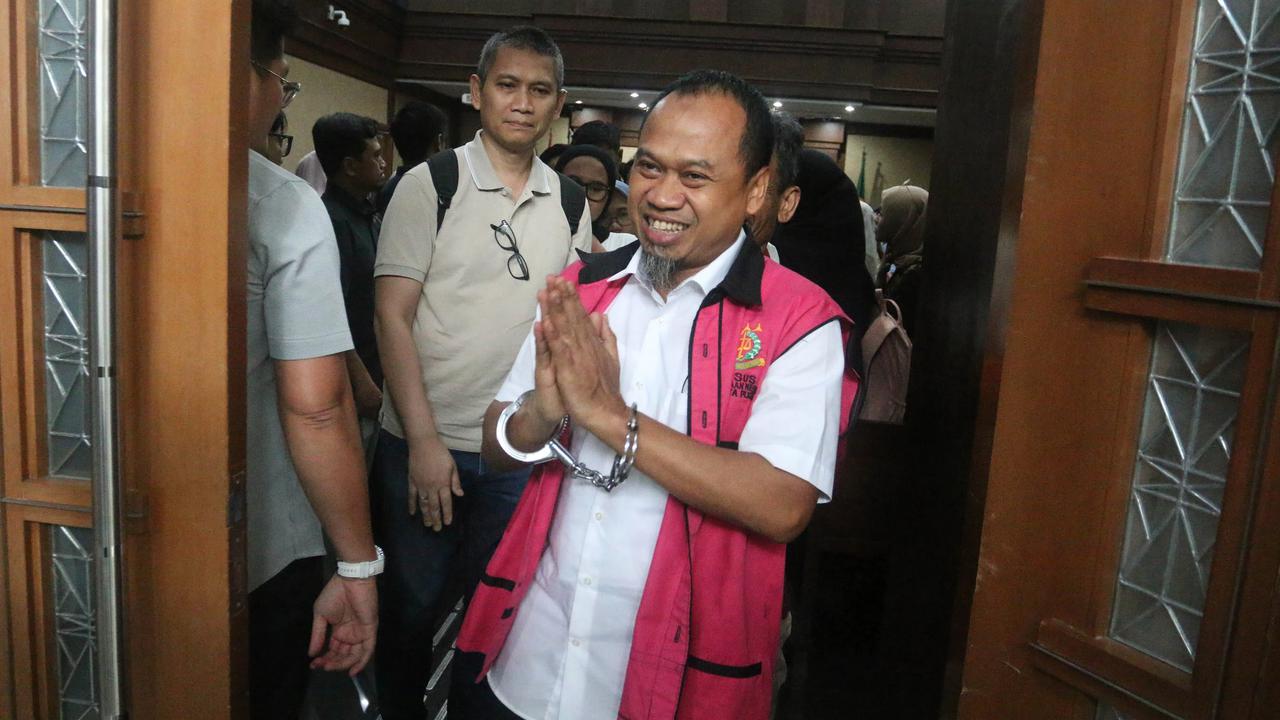FOTO: Terdakwa Korupsi Tata Kelola Minyak Dituntut Enam hingga Dua Belas Tahun Penjara