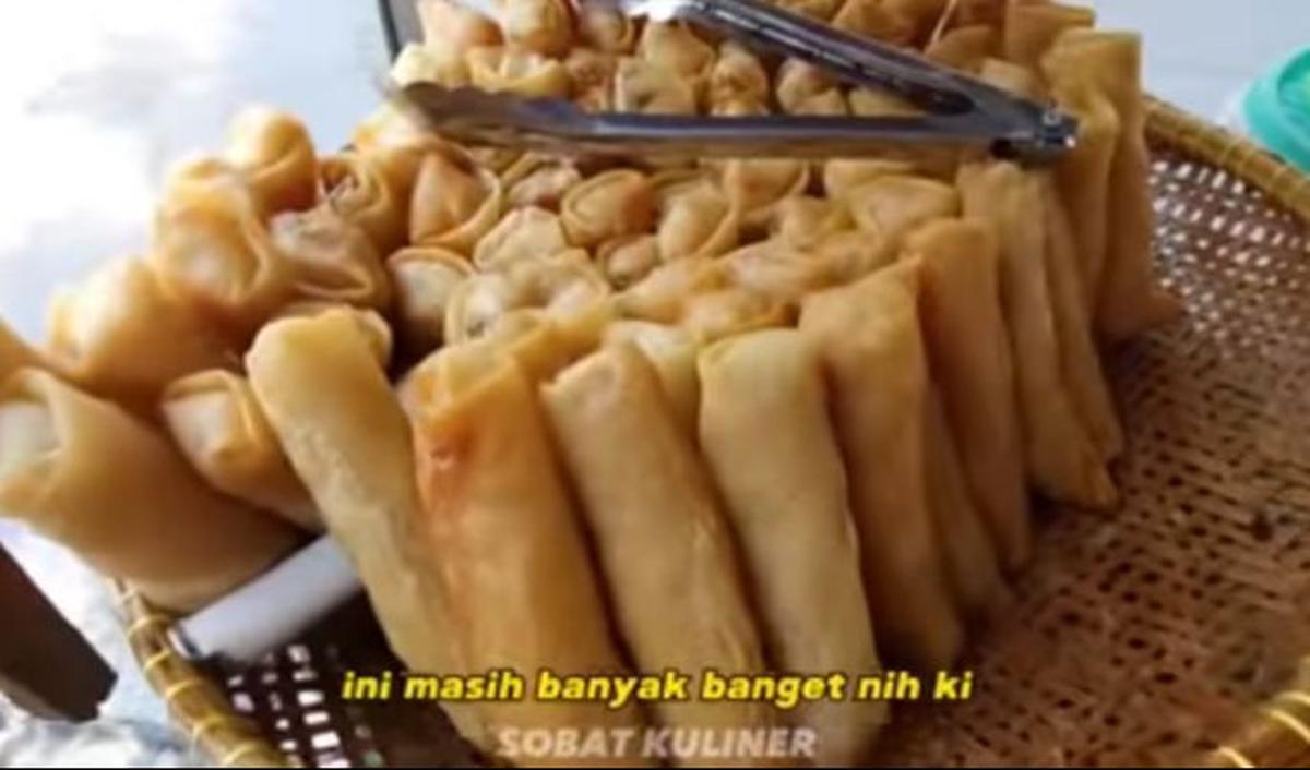 Jualan Lumpia, Tak Mau Repotkan Anak