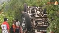 [VIDEO] Minibus Peziarah Masuk Jurang, 1 Tewas 15 Luka Berat