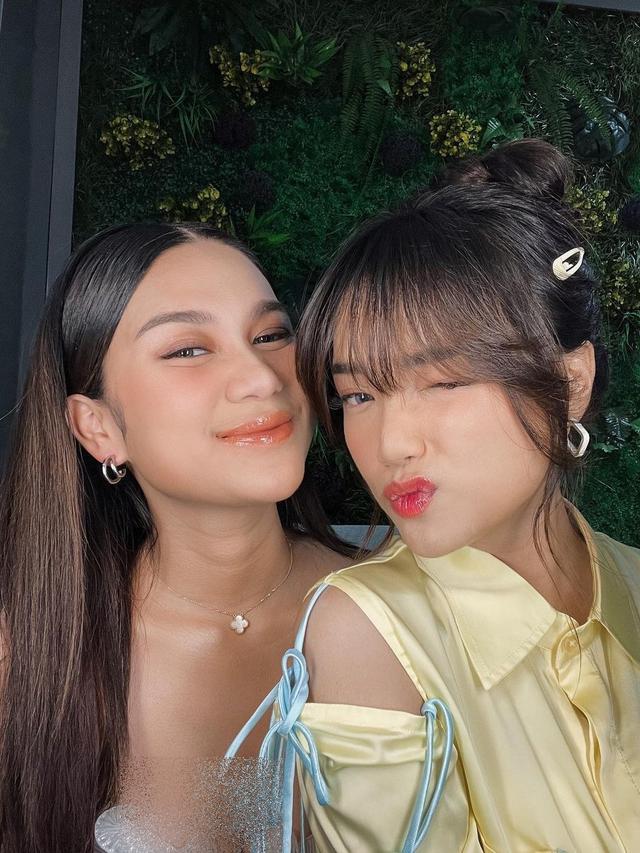 6 Potret Fuji dan Azizah Salsha di Gala TikTok Replay 2023, Tampil Manis dan Ceria