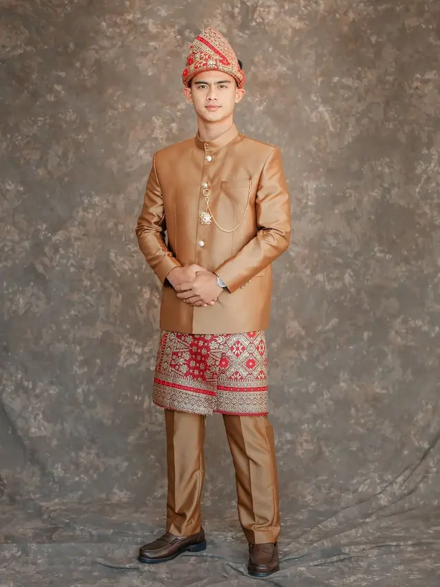 Potret Serasi Azizah Salsha dan Pratama Arhan Bak Pasangan Bangsawan dalam Balutan Adat Minang