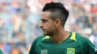 Bek Persebaya, Otavio Dutra. (Bola.com/Aditya Wany)