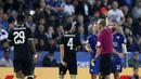 Pemain Leicester City, Marcin Wasilewski (2kanan) menerima kartu merah saat melwan Chelsea pada putaran ketiga Piala Liga Inggris di Stadion King Power, (21/9/2016) dini hari WIB. (Action Images via Reuters/Carl Recine)
