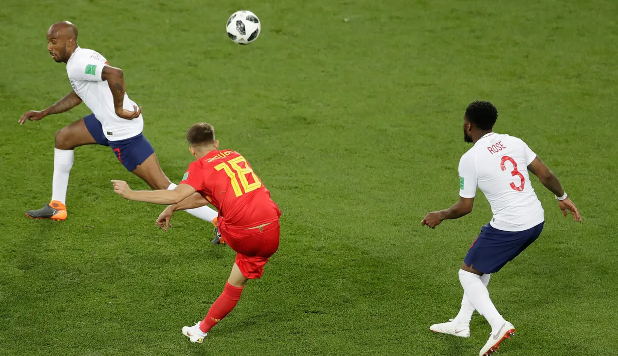 Pemain timnas Belgia, Adnan Januzaj mencetak gol ke gawang Inggris pada laga terakhir Grup G Piala Dunia 2018 di Stadion Kaliningrad, Kamis (28/6). Belgia lolos ke babak 16 besar dengan predikat sebagai juara Grup G. (AP/Michael Sohn)