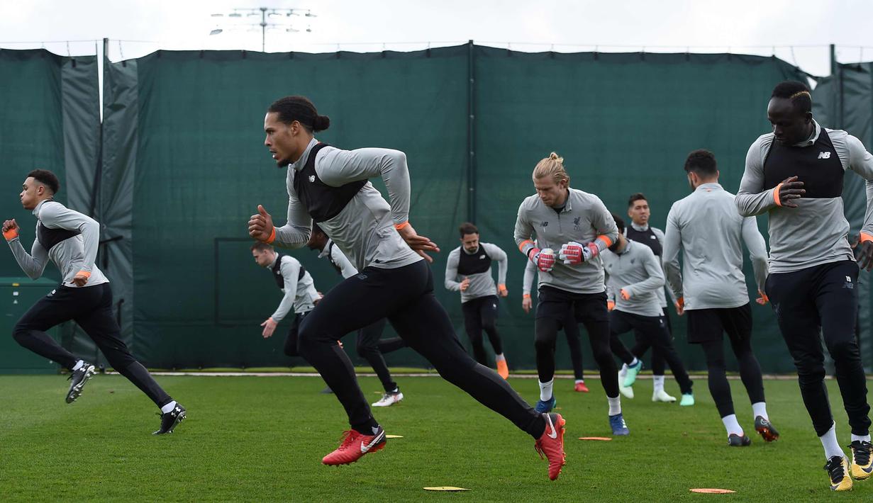 Foto Aksi Para Pemain Liverpool Dan Manchester City Jelang Bertanding Bola Liputan6 Com