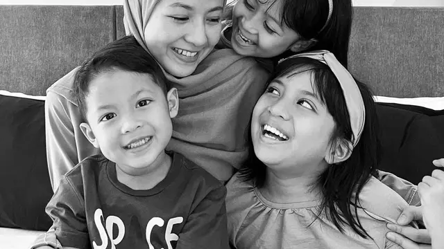 Natasha Rizky berlibur bersama anak