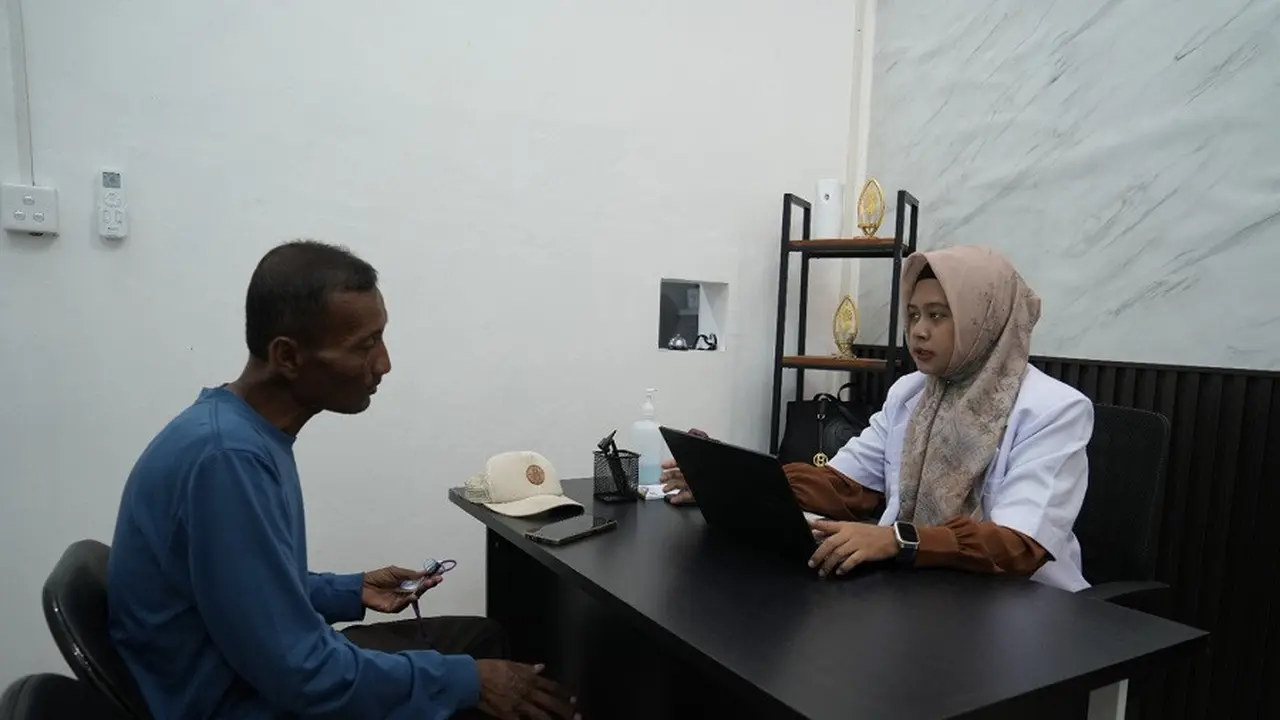 rafika augustine dokter alumni umy tidak menerapkan tarif ke pasien
