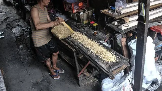 Pengerajin Tempe Lebih Memilih Mengurangi Komposisi Bahan Dibanding Mogok Produksi. (Istimewa)