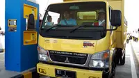 Jajal Jalan Tol Ngawi-Wilangan, Jokowi dan Menteri PUPR Kendarai Truk